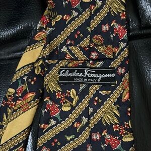 Salvatore Ferragamo Black and Gold Patterned Tie